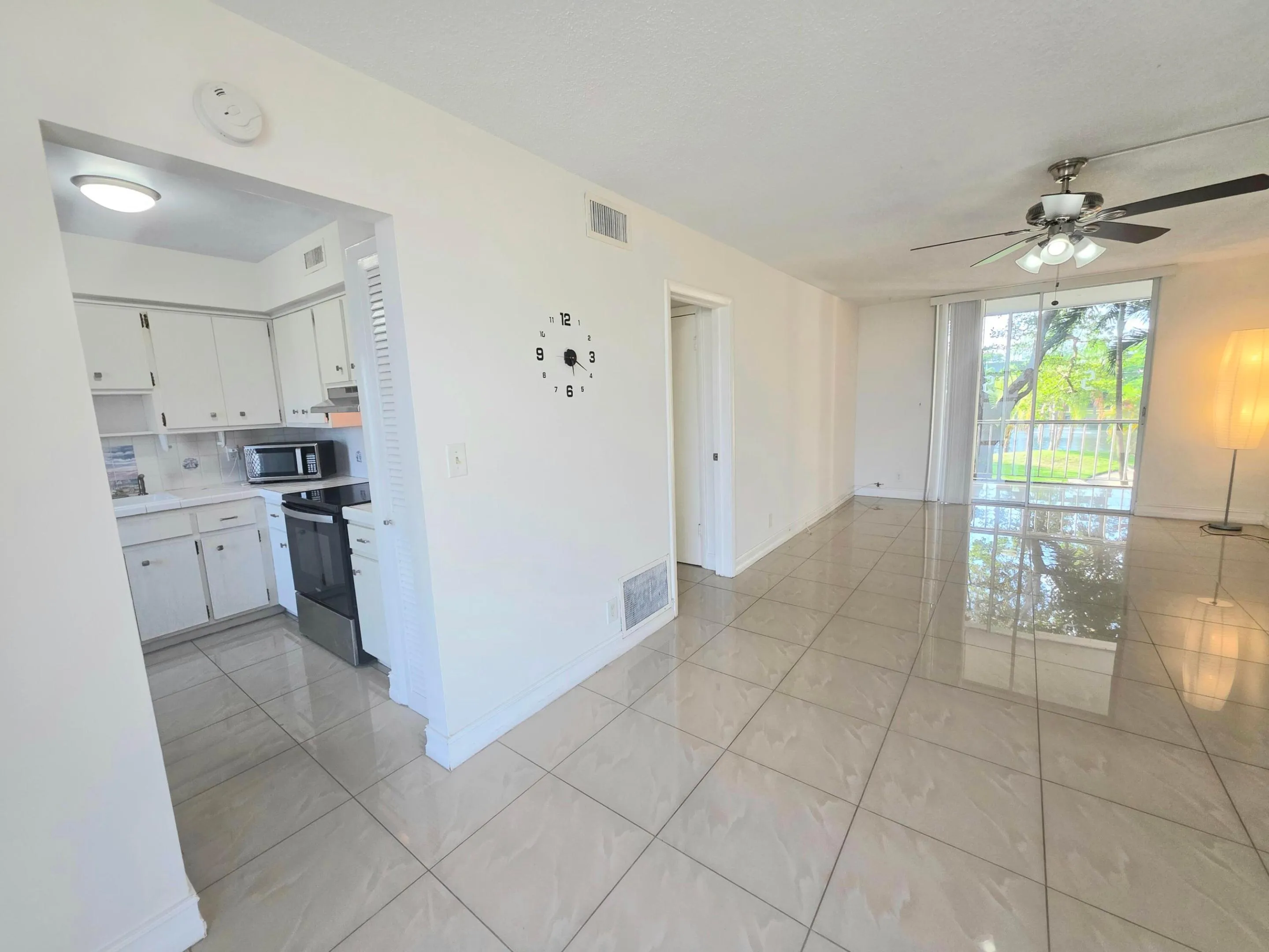 Livingroom and dining room