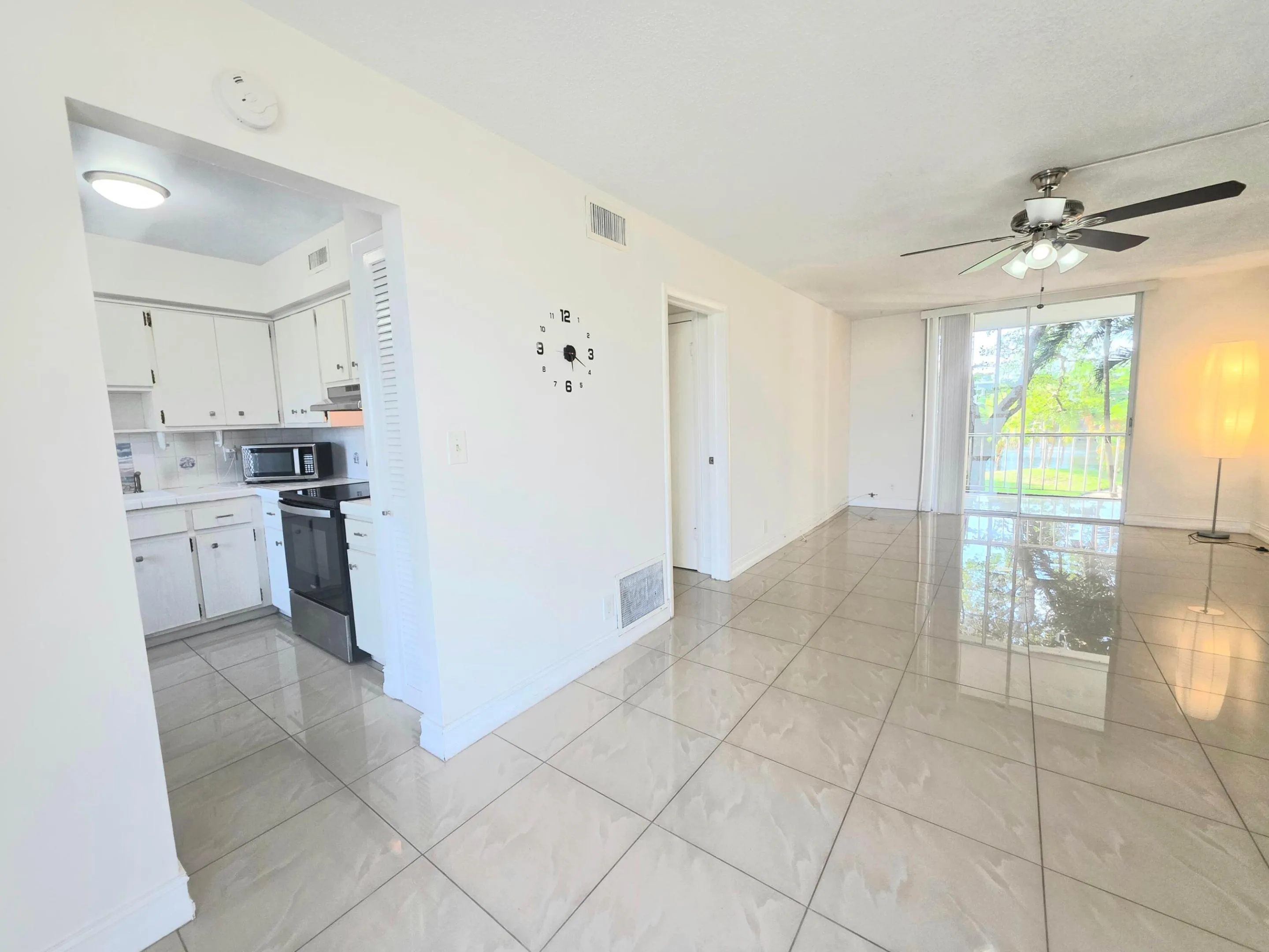 Livingroom and dining room