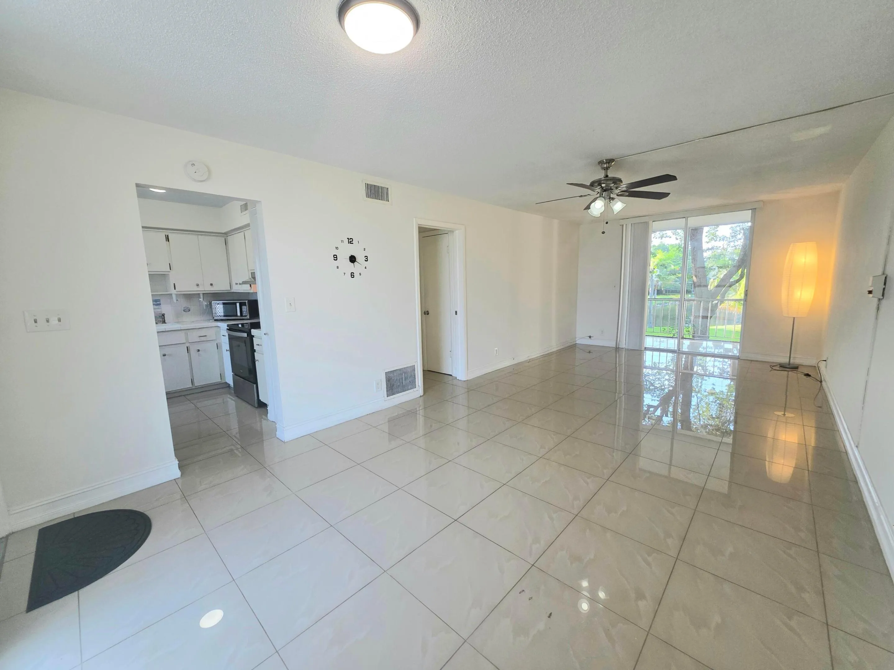 Livingroom and dining room