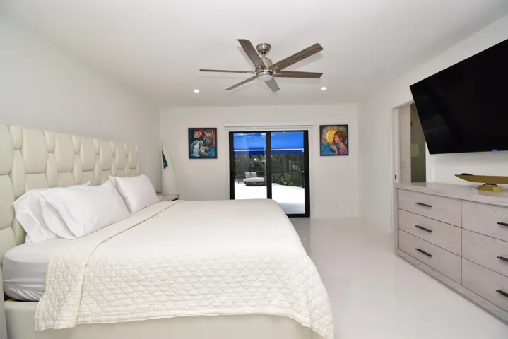 Spacious room featuring light-toned flooring, white walls, and recessed lighting