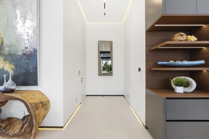 garage hallway1