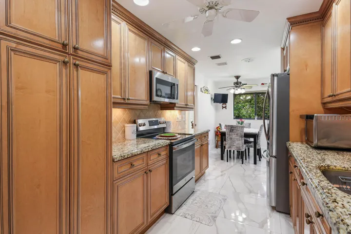 6858 Fountains Circle - MLS - 018