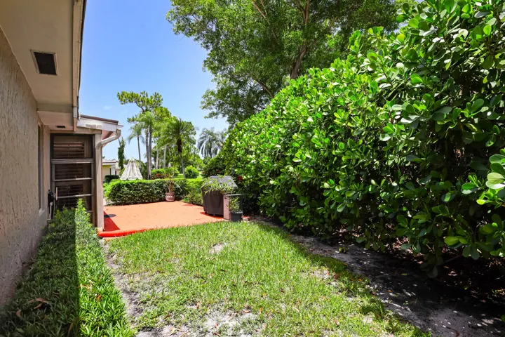 6858 Fountains Circle - MLS - 040