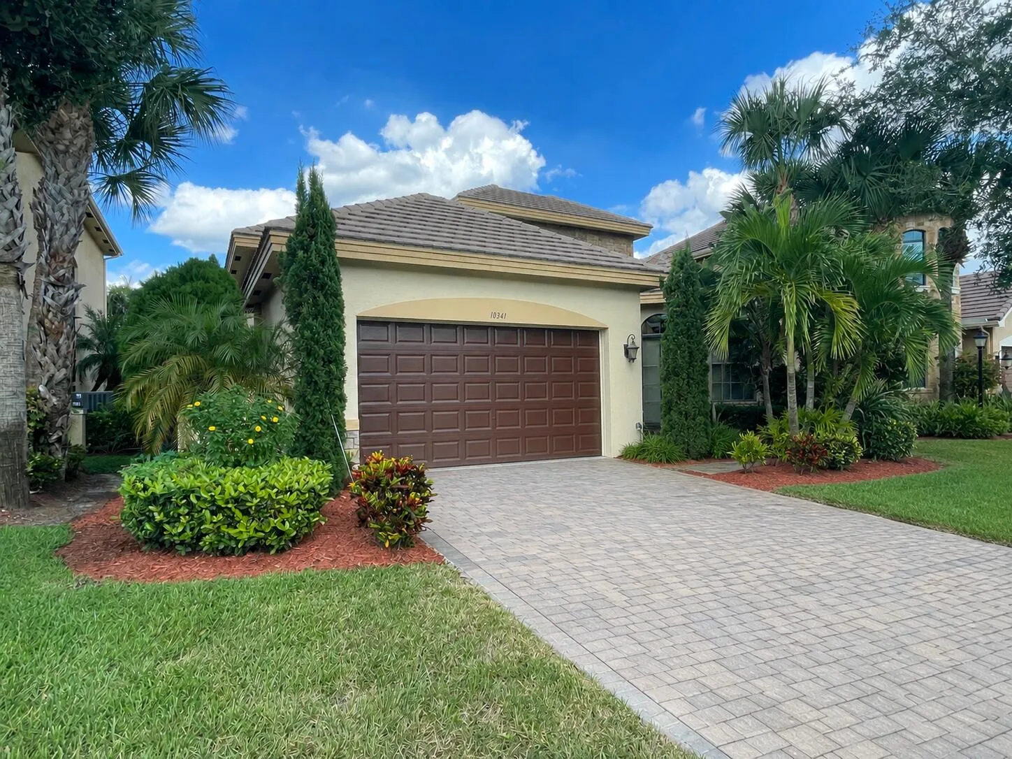 Front view Driveway