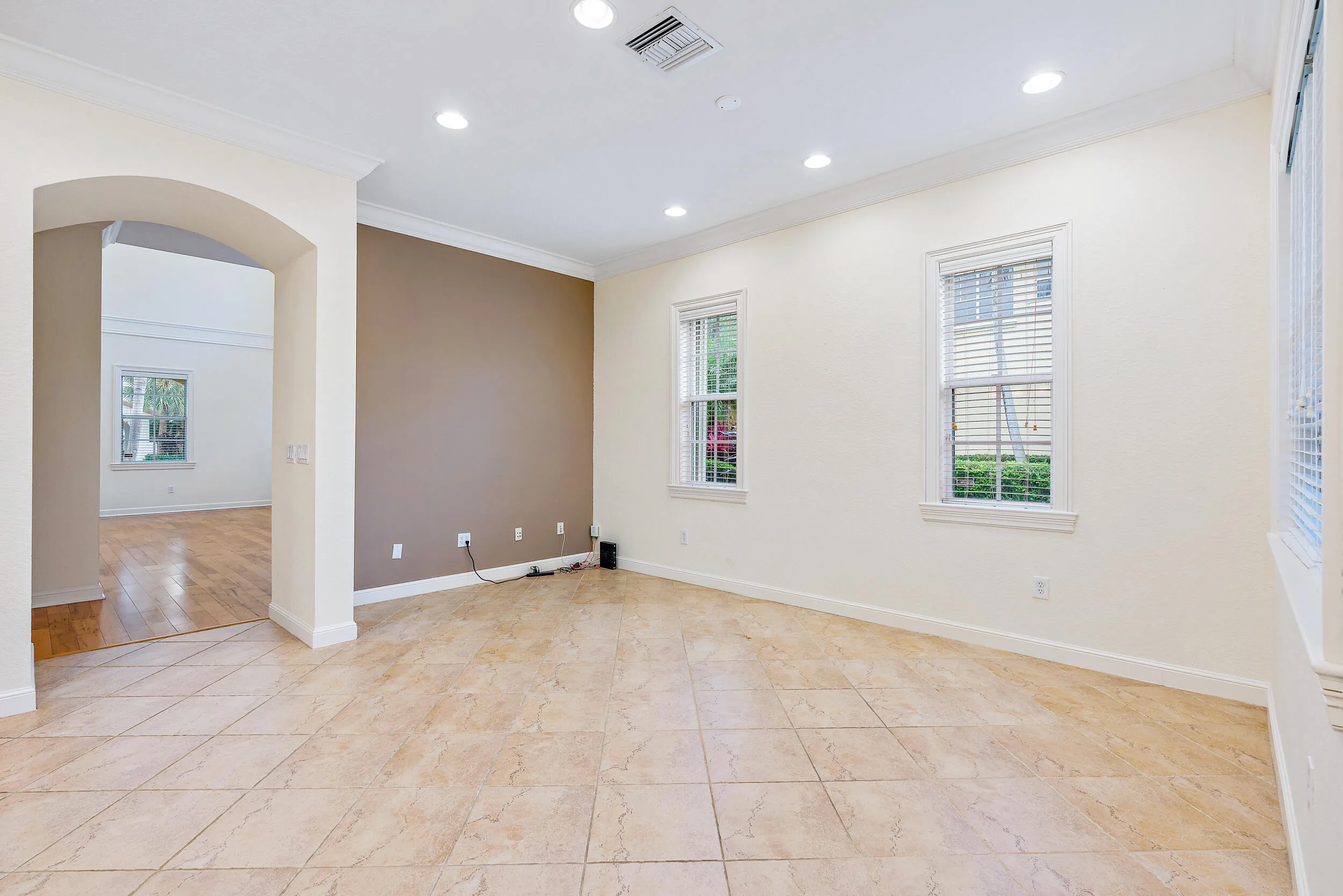 1058 Vinter Blvd MLS-8 (1)