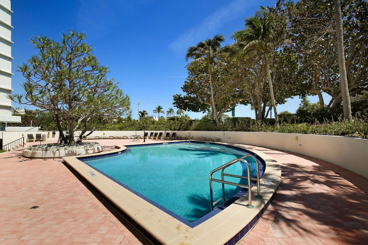 SOON TO BE UPDATED SEASIDE POOL