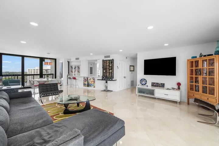 SPACIOUS FORMAL LIVING ROOM