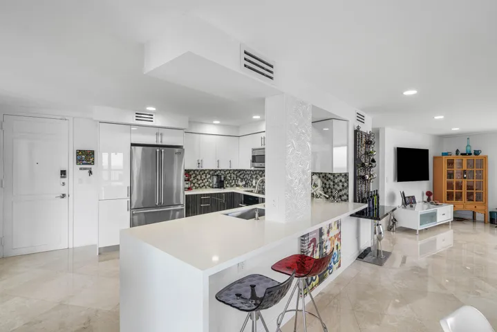 BREAKFAST BAR