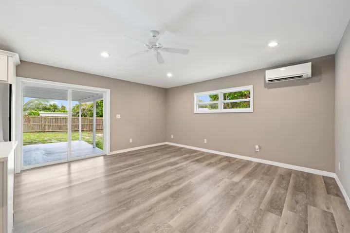Guest House - Living Area