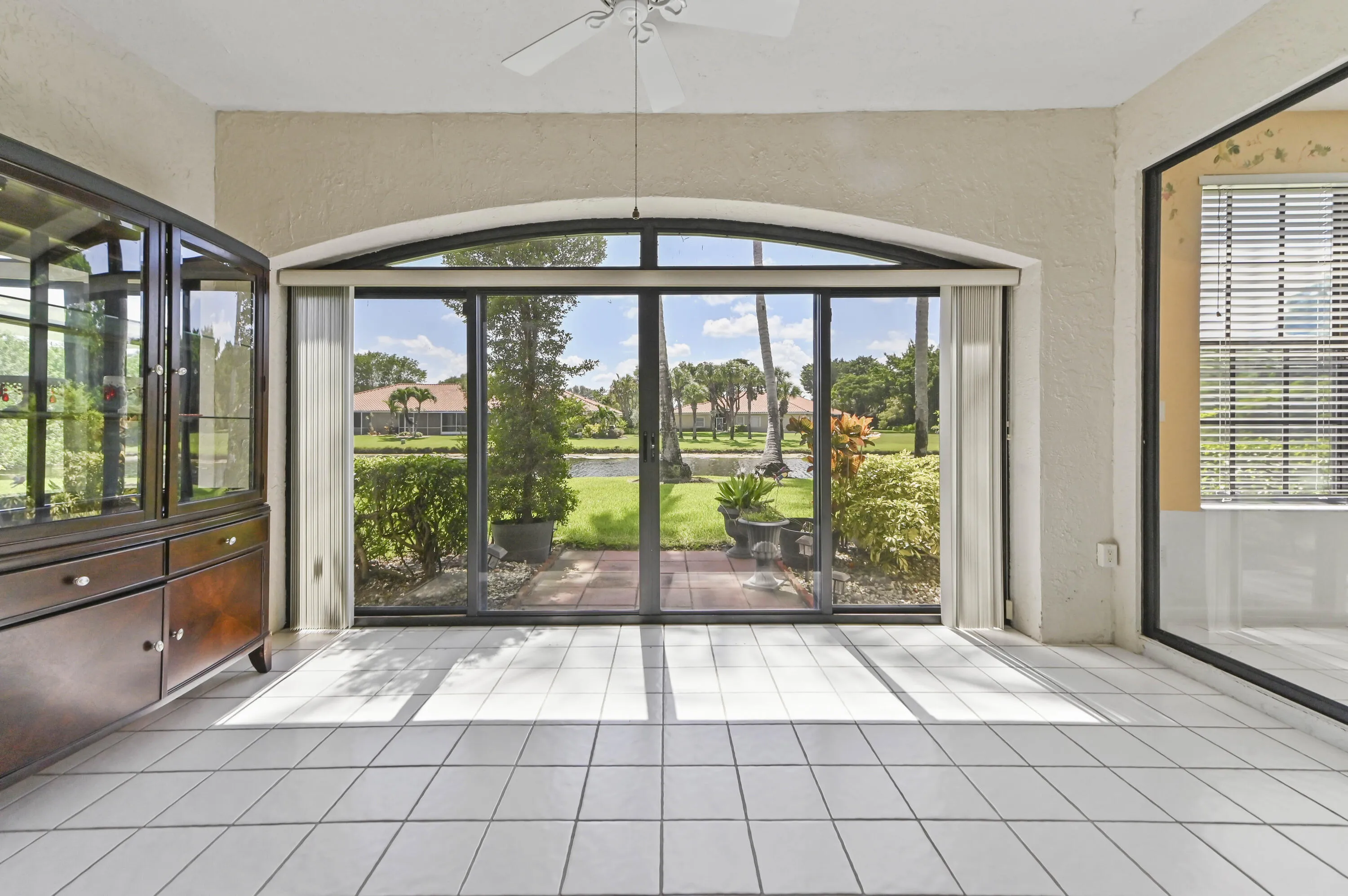 28 Patio 01