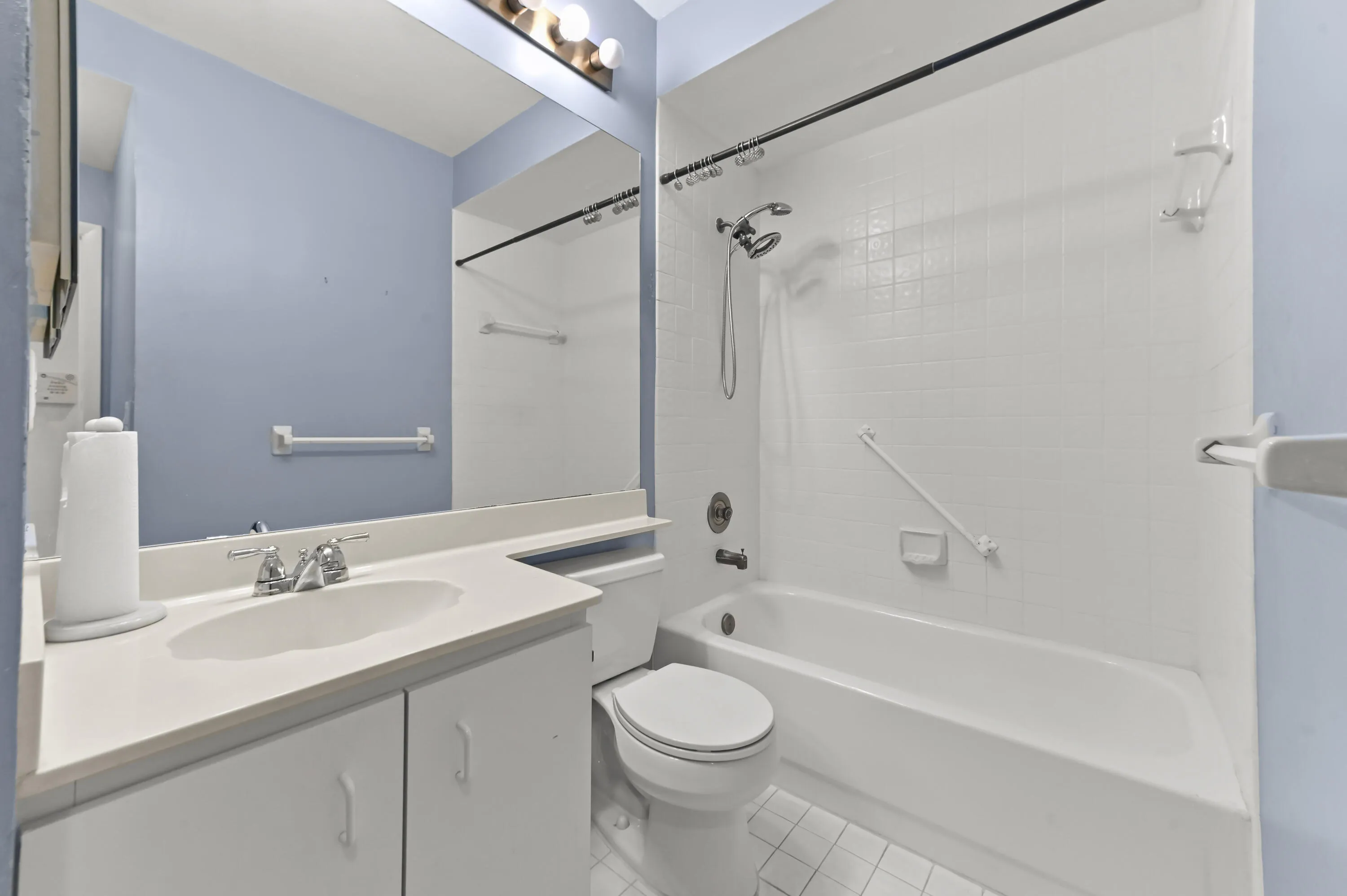 19 Bathroom 01