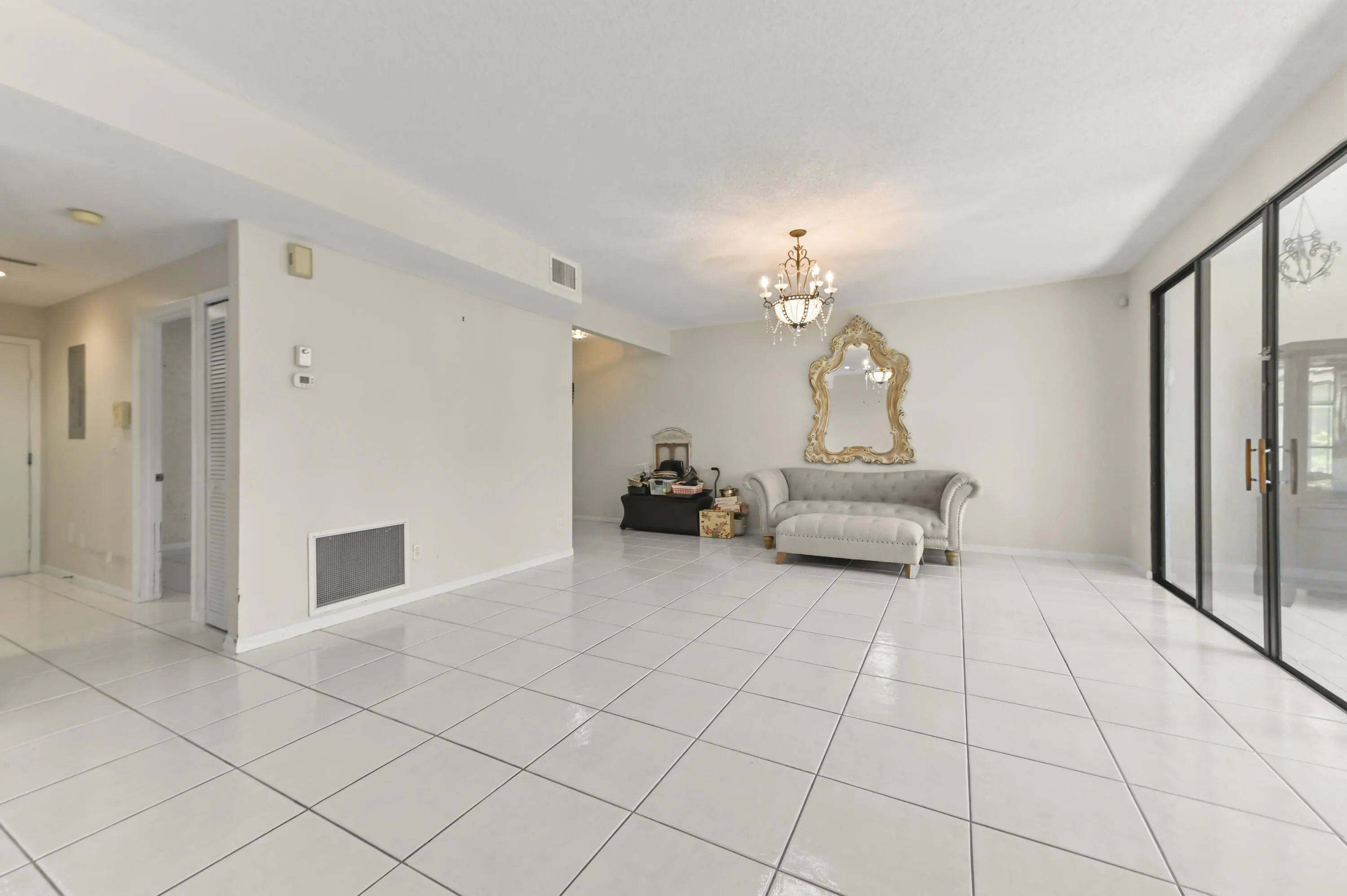 09 Living Room 04