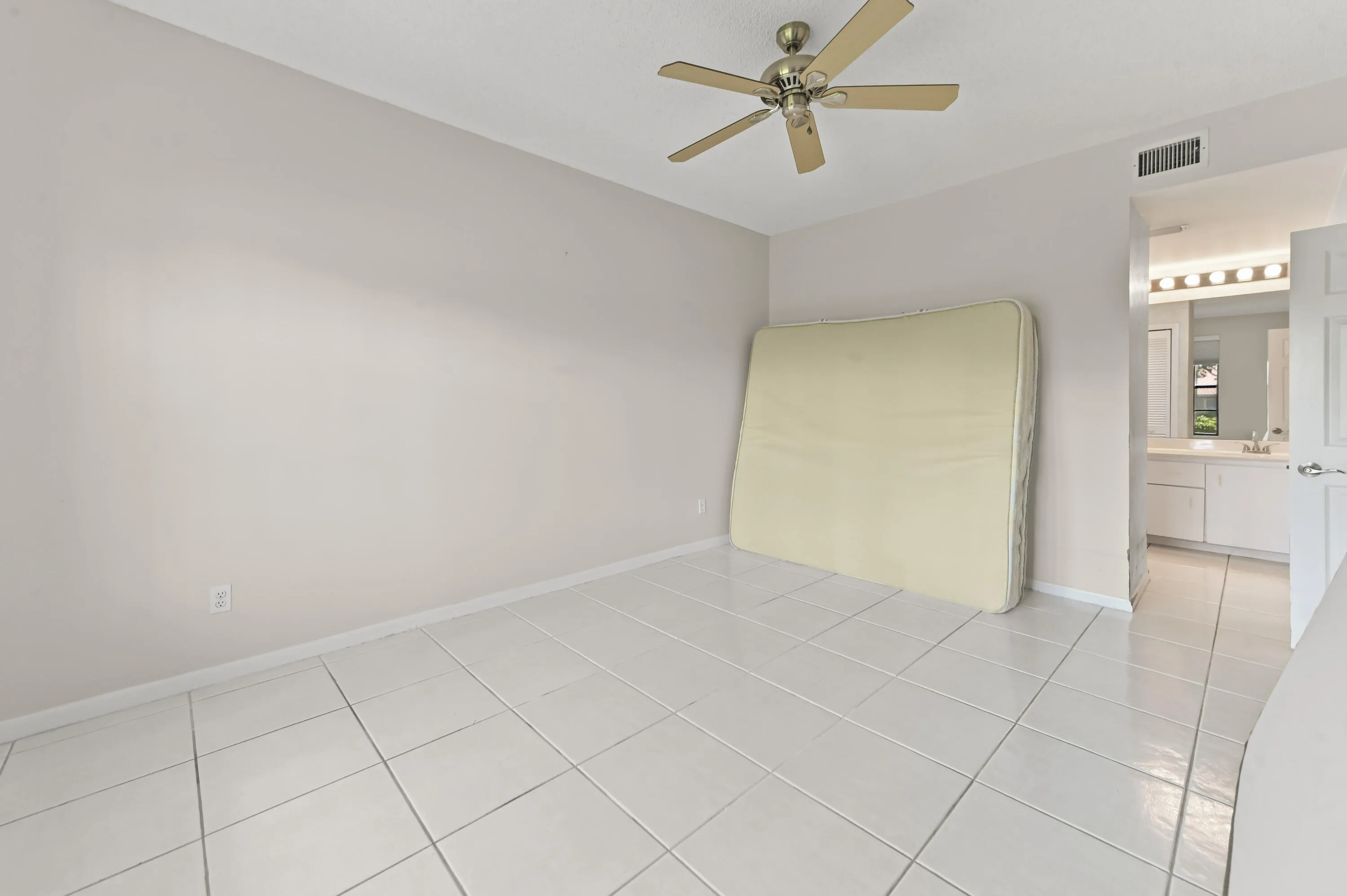 22 Bedroom 04