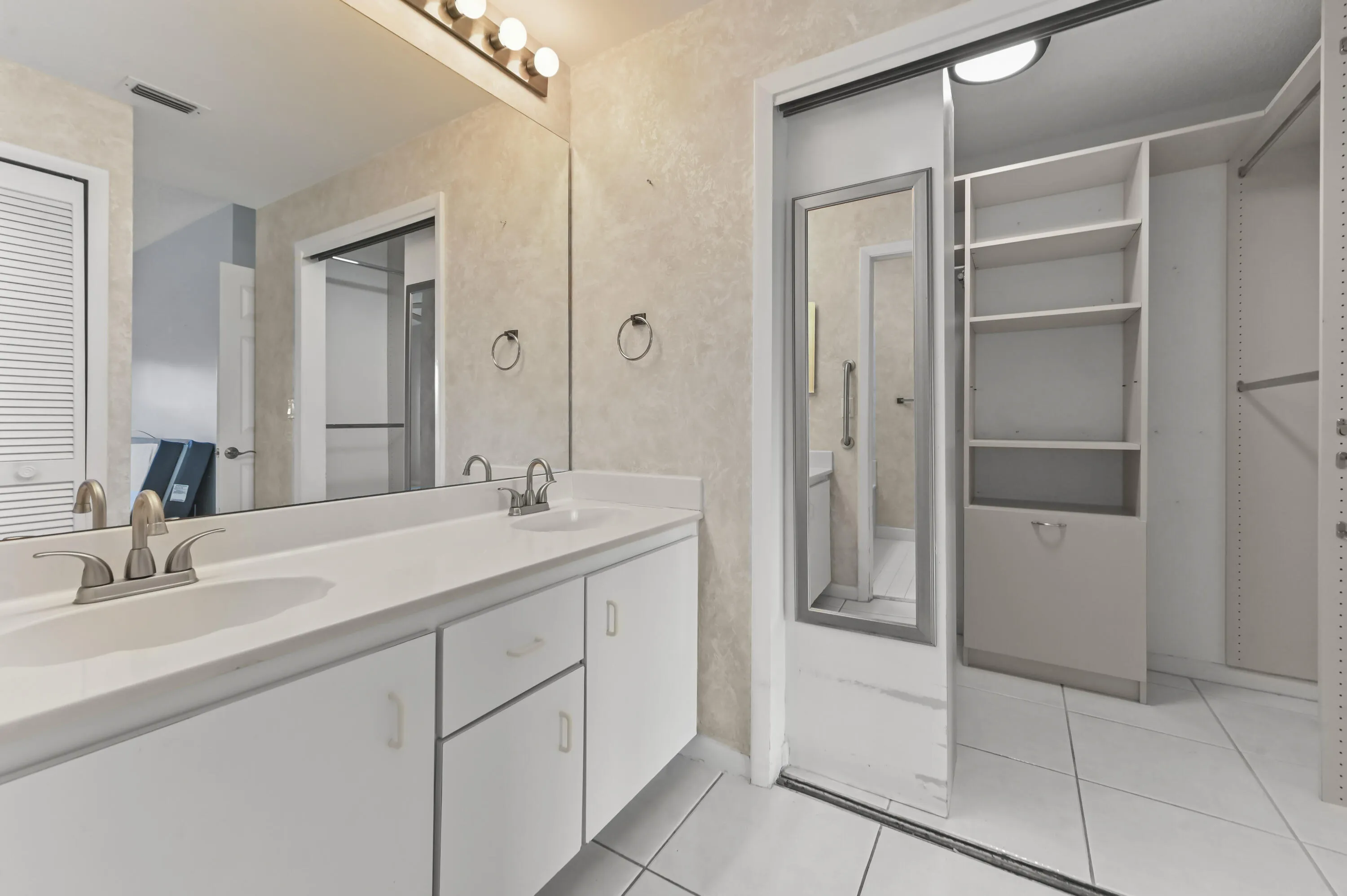 26 Bathroom 05