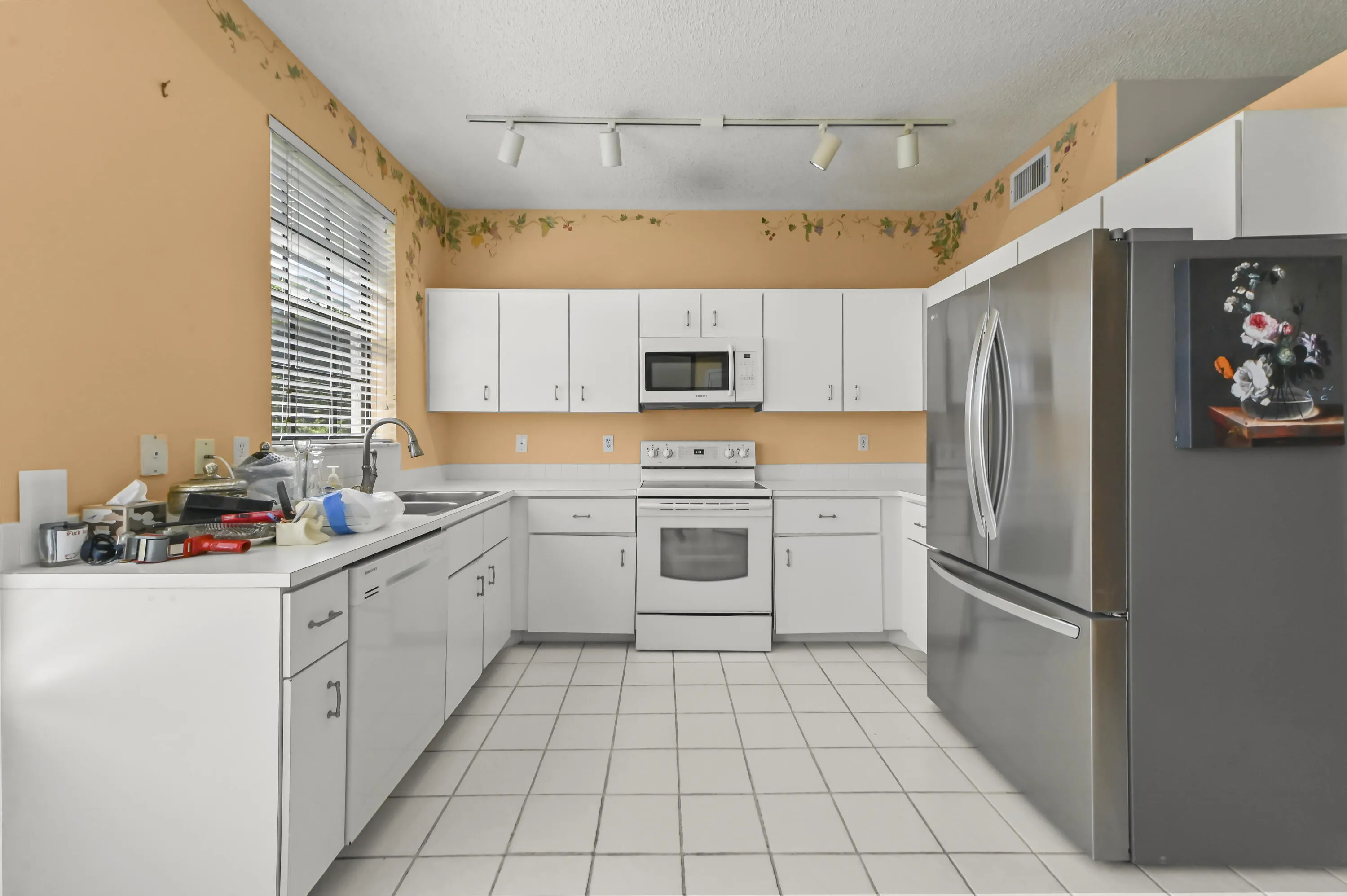 14 Kitchen 02