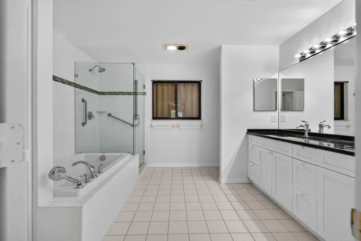 Renovated Master bath w/ Jacuzzi Tub