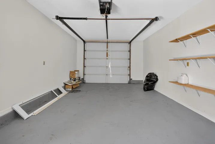 Oversized 1 car garage