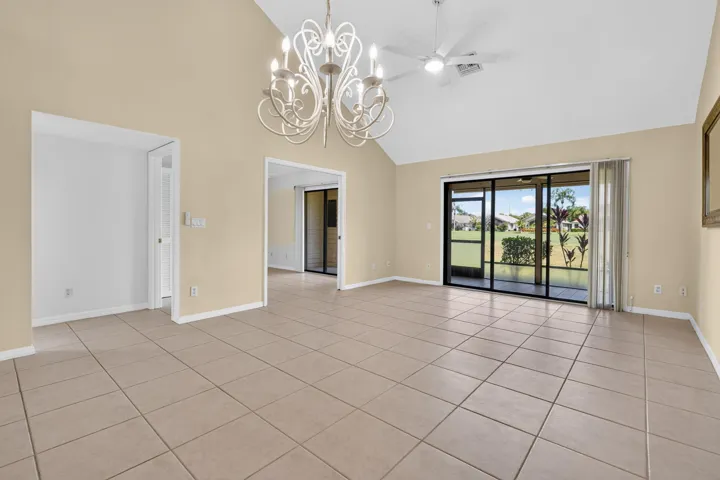 Great room with golf view. New Fan.