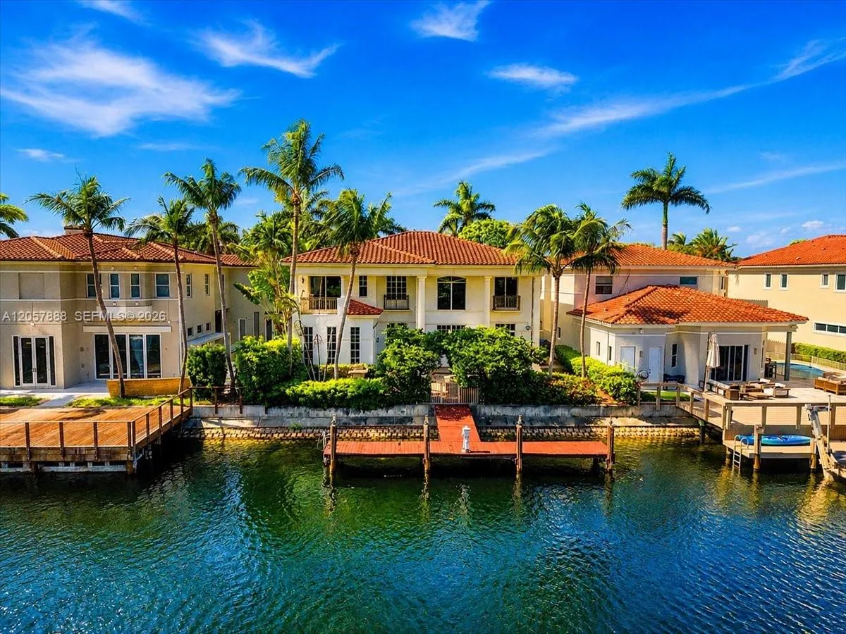 YOUR DREAM HOME IS A REAL LIFE POSTCARD!