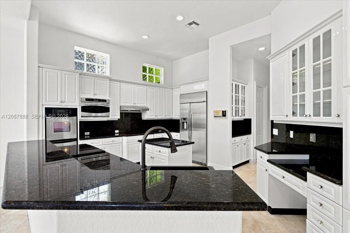 FROM DINNER PARTIES TO FAMILY DINNERS, SERVE IT ALL FROM YOUR DREAM KITCHEN!