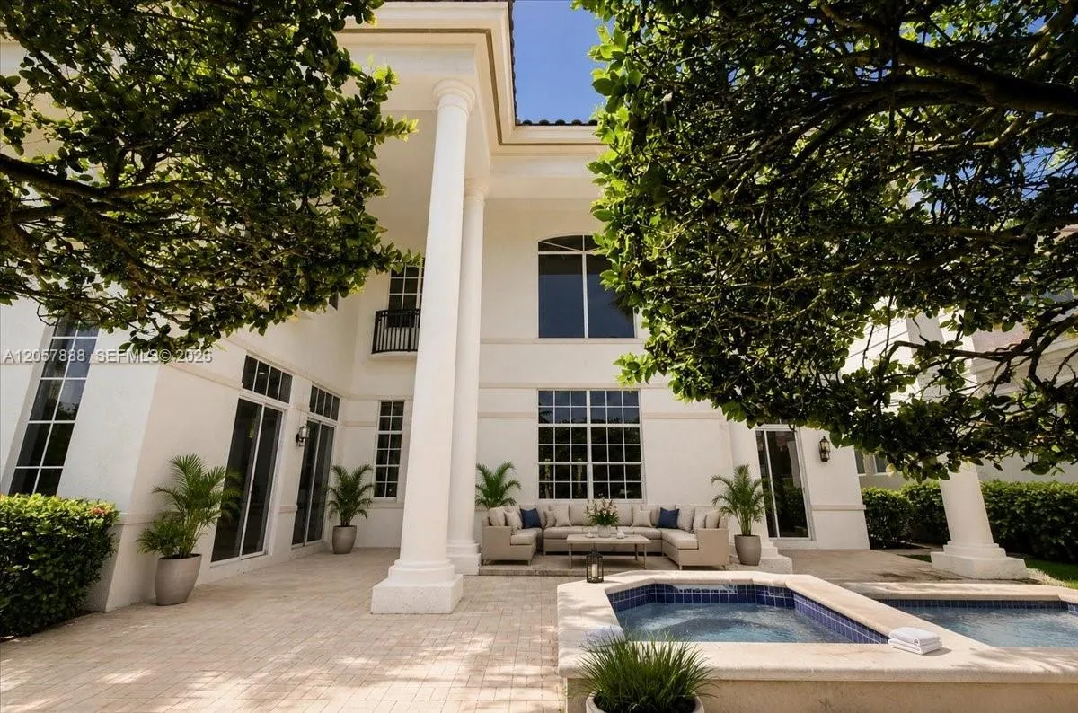MEDITERRANEAN STYLE AND ELEGANCE!