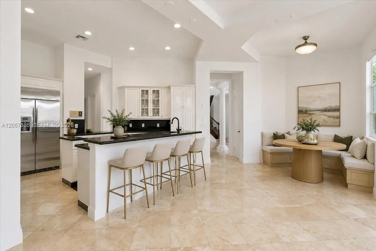 BRIGHT, CLEAN AND SPACIOUS!
