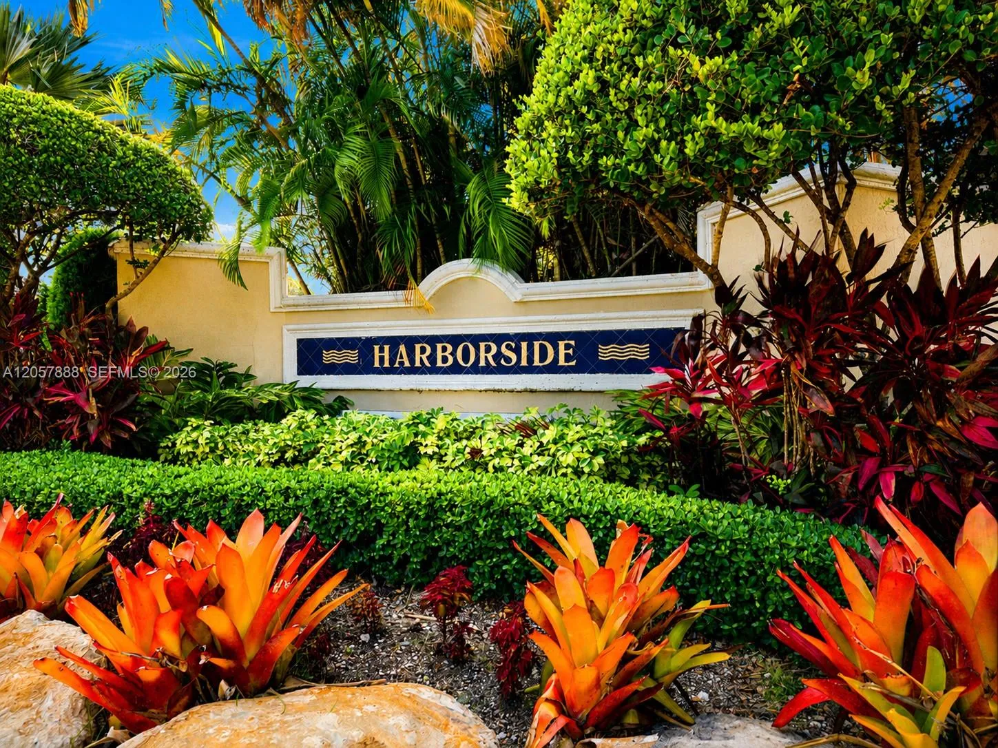 WELCOME TO ONE OF THE MOST LUXURIOUS COMMUNITIES IN HOLLYWOOD!