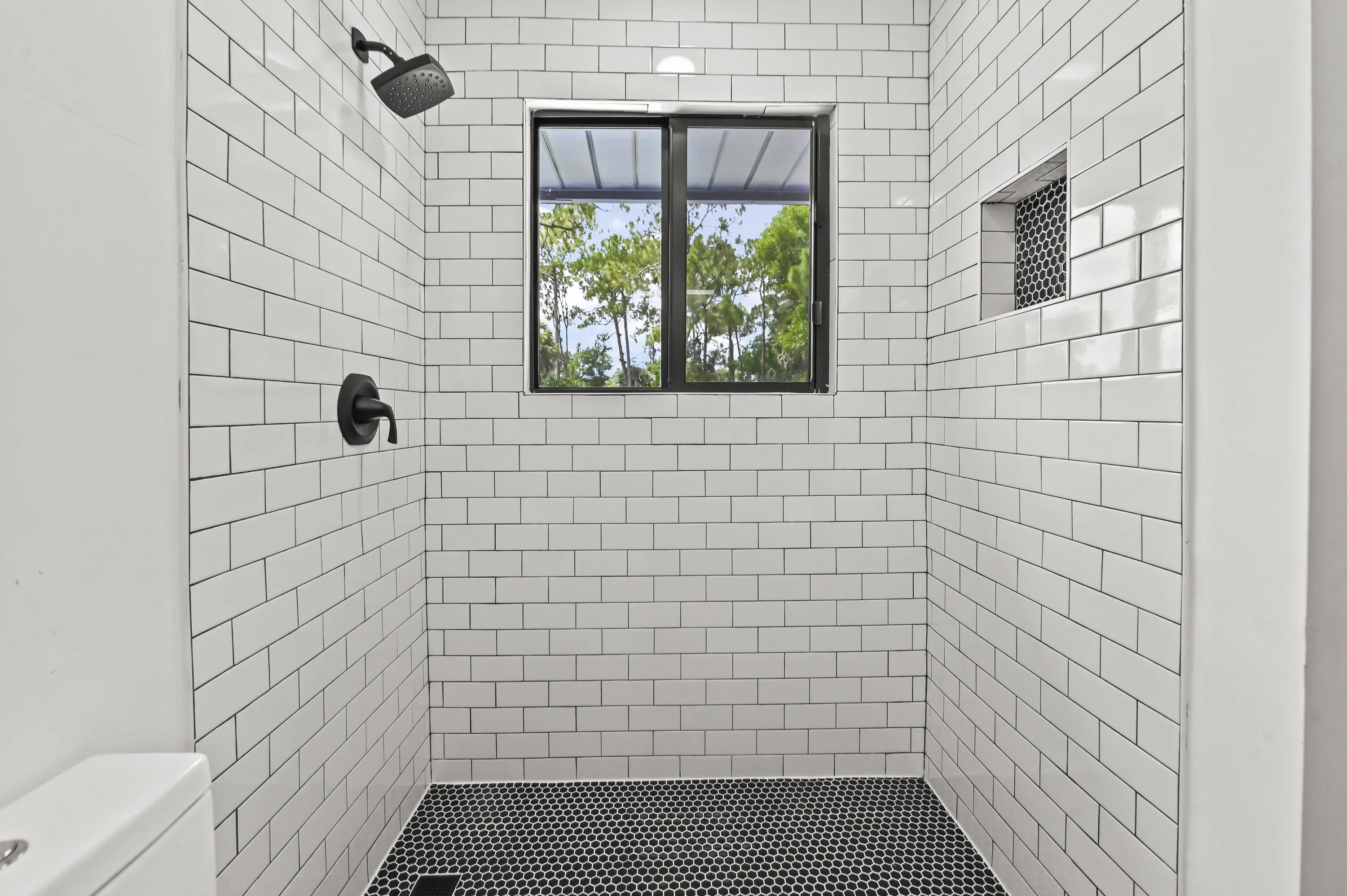 34 Bathroom 02