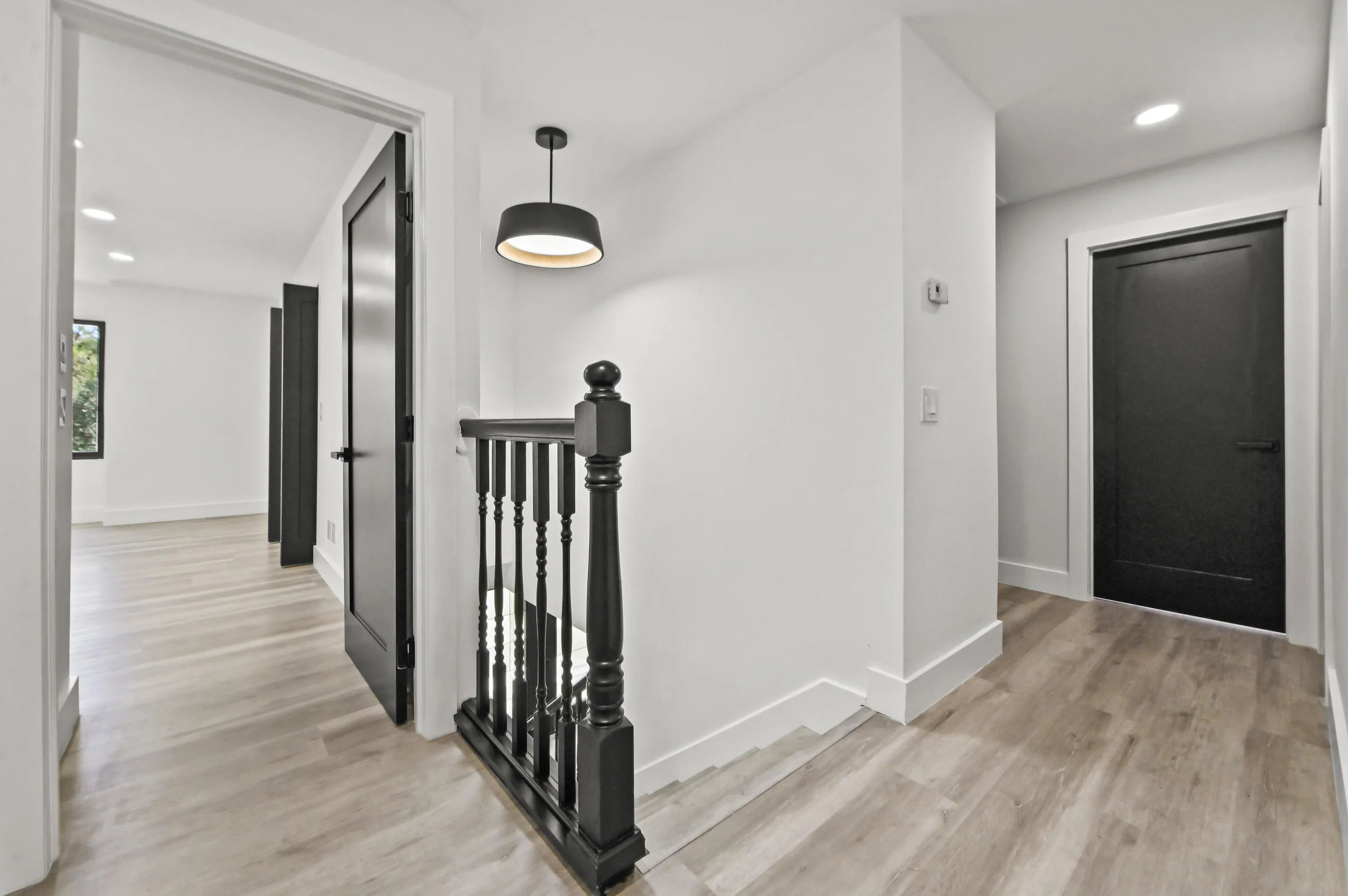 28 Hallway 01