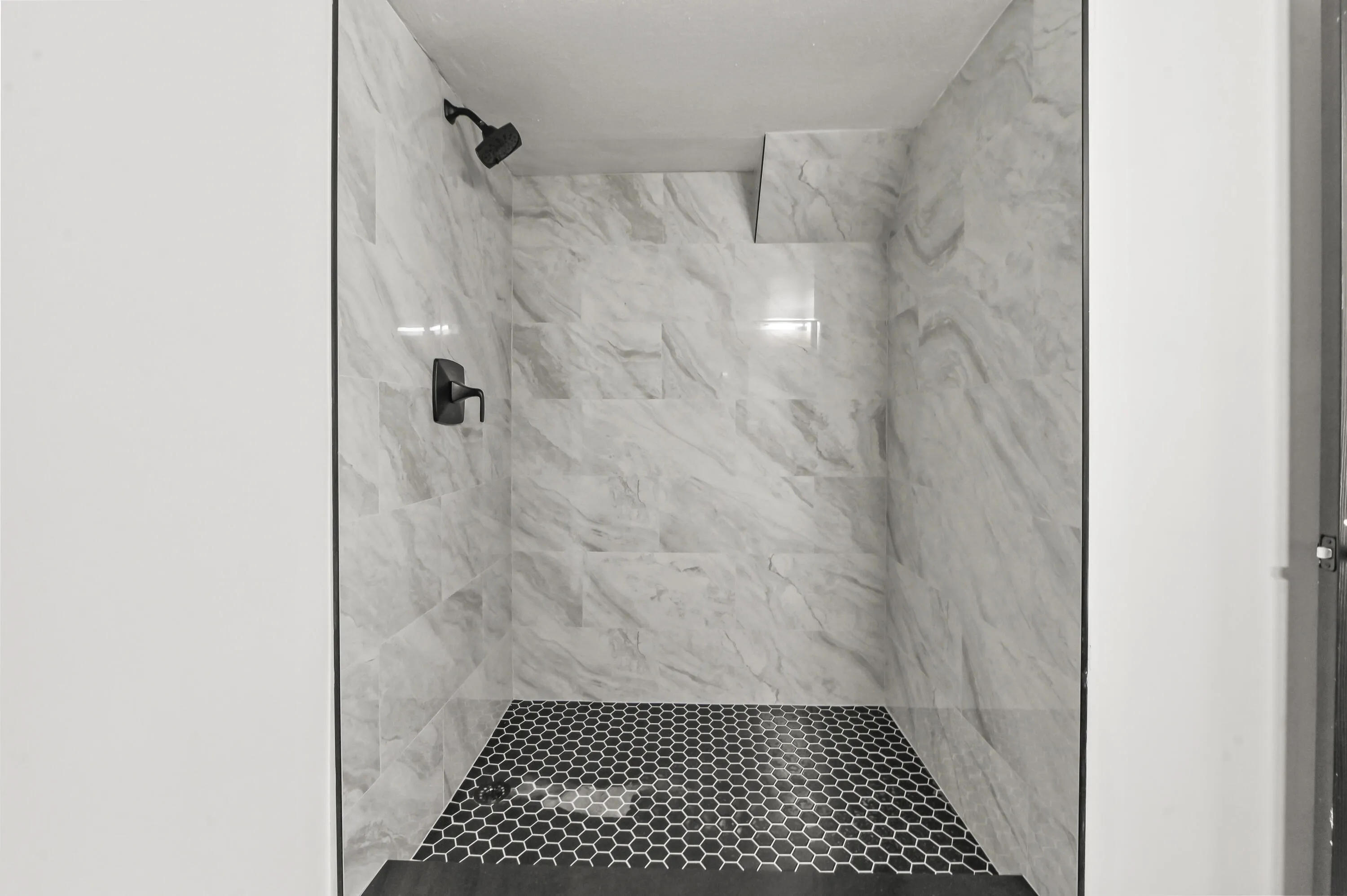 27 Bathroom 02