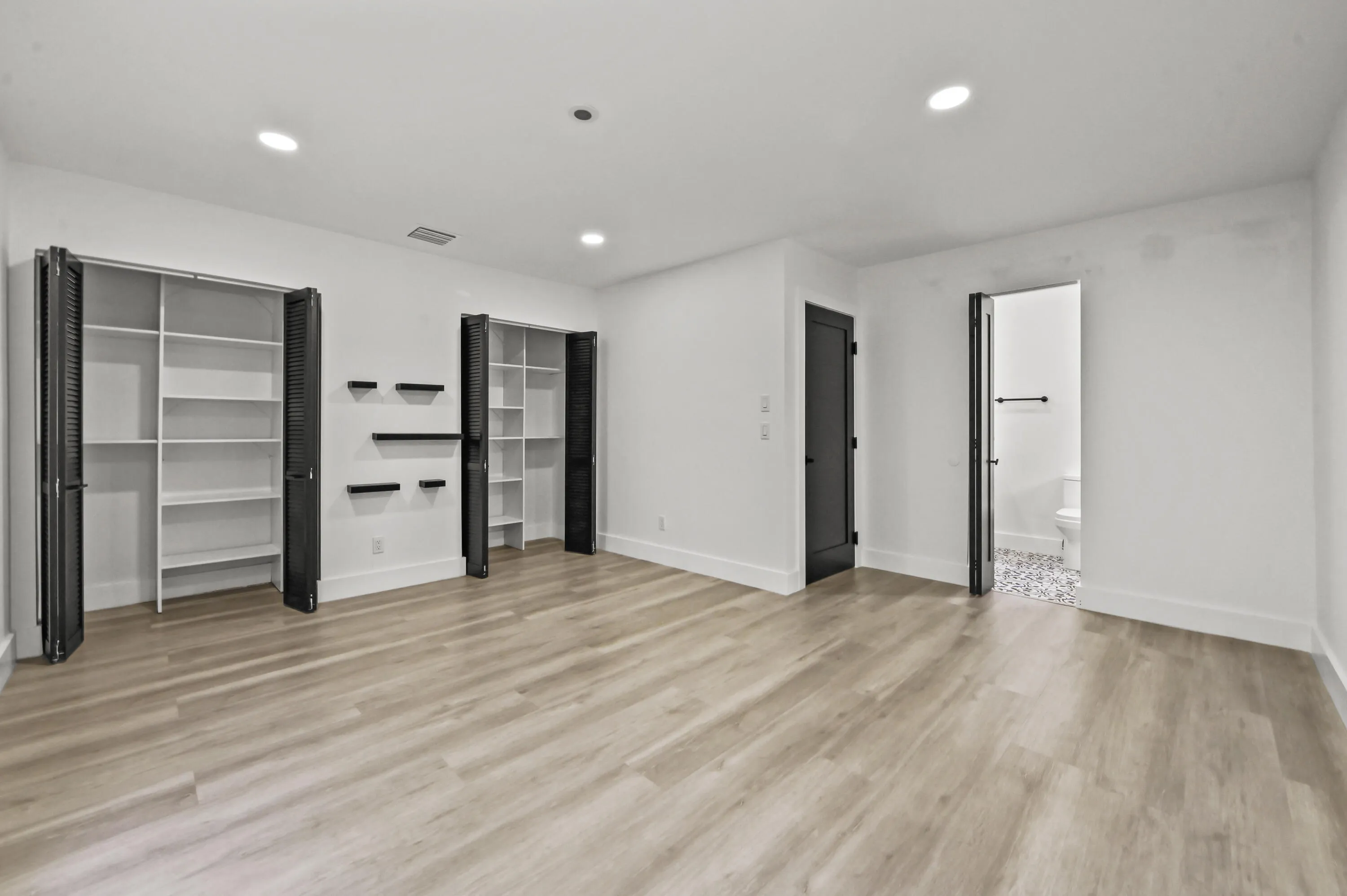 32 Bedroom 04