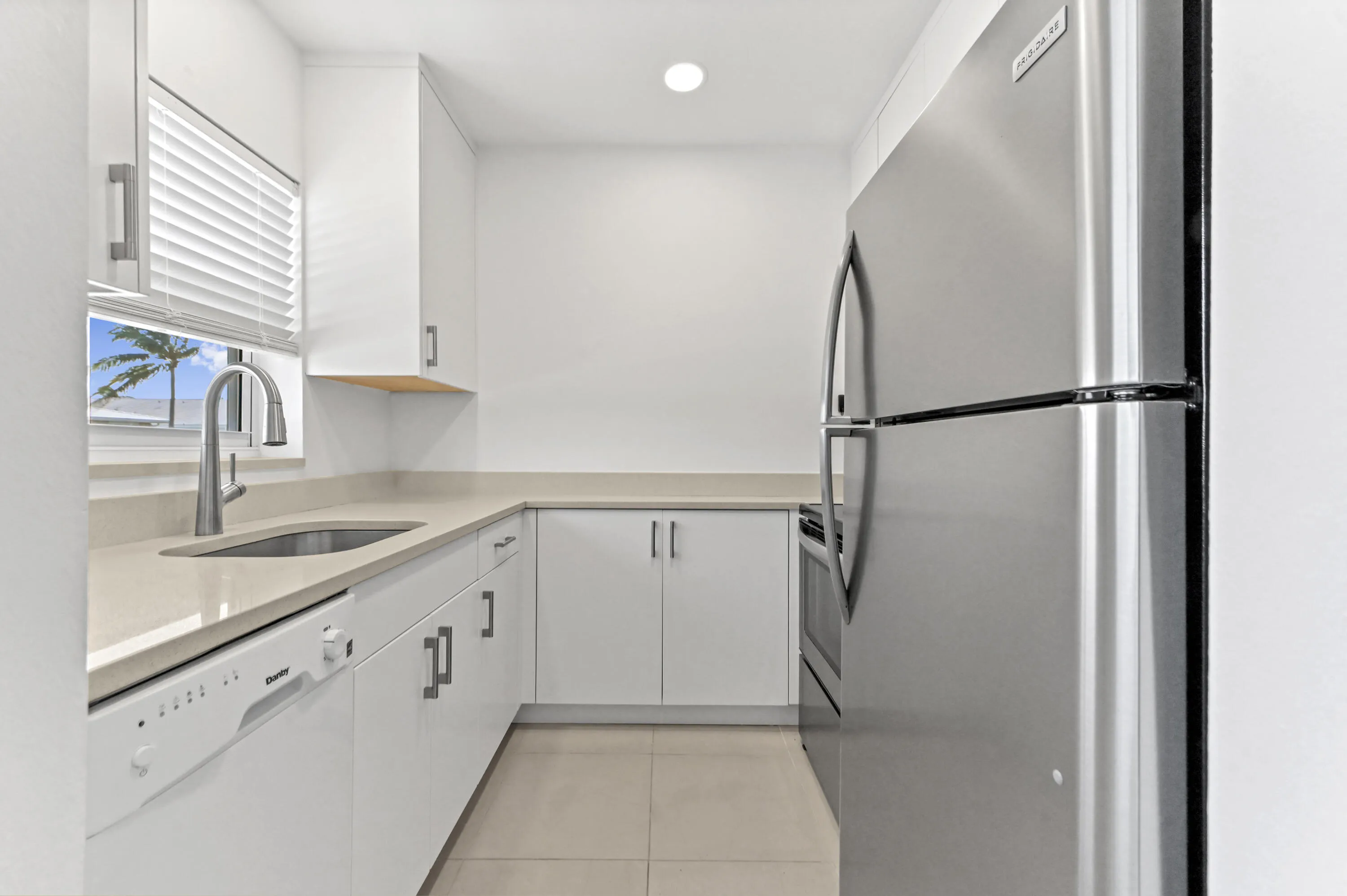 12 Kitchen 01