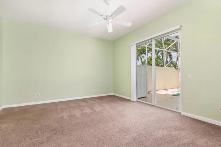 Gracious Master suite w/fan