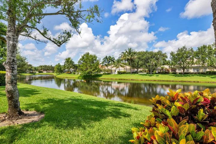 Lawn care & sprinklers included w/HOA