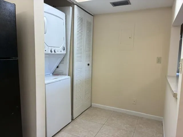 Eat in kitchen area