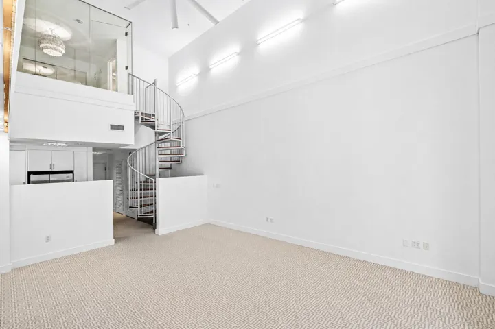 2-Story Grande Open Live/Work Space