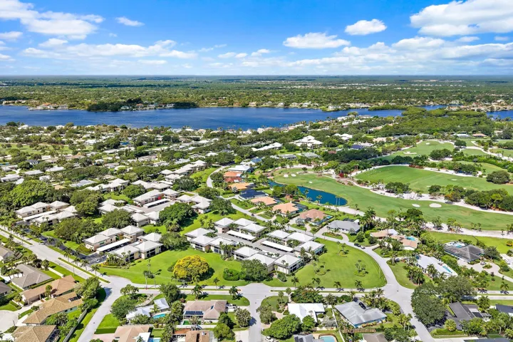 Minutes from the Loxahatchee River and Jupiter's beaches