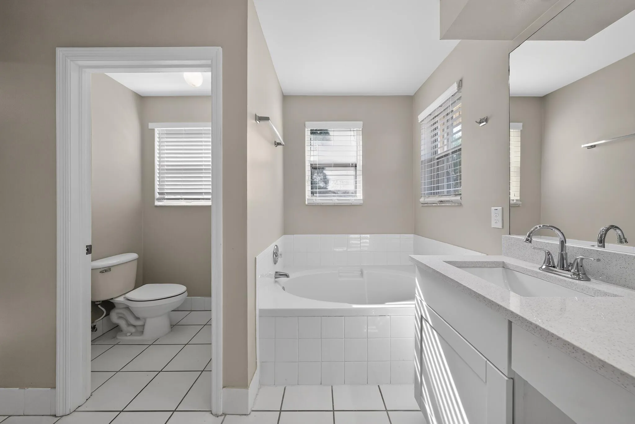 28_5287_SW_38th_Way-Bathroom-7214