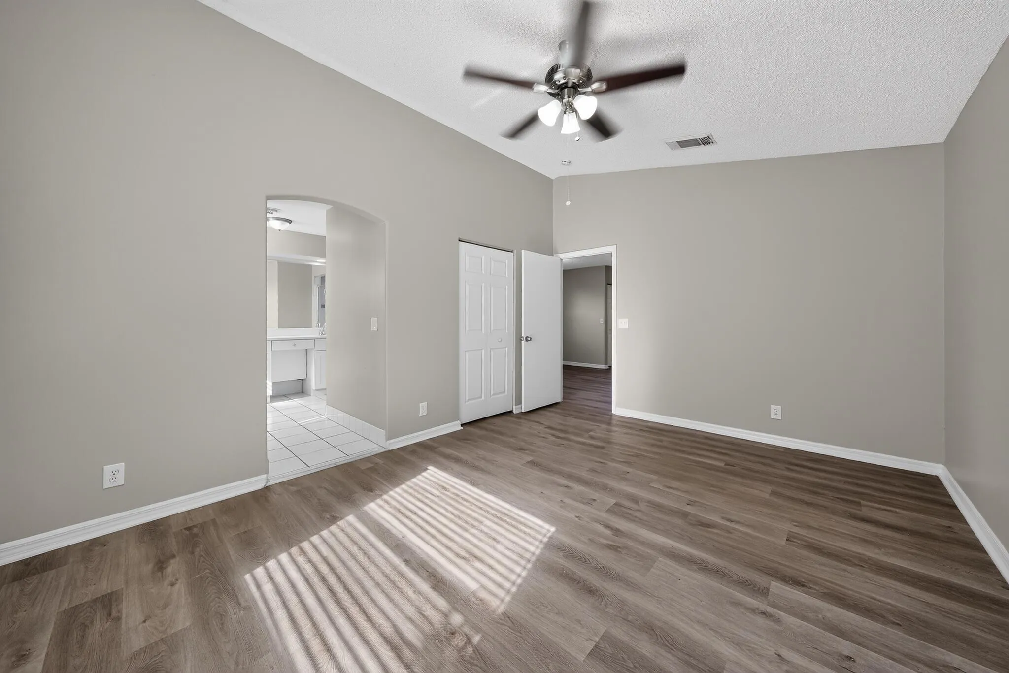 22_5287_SW_38th_Way-Bedroom-7212