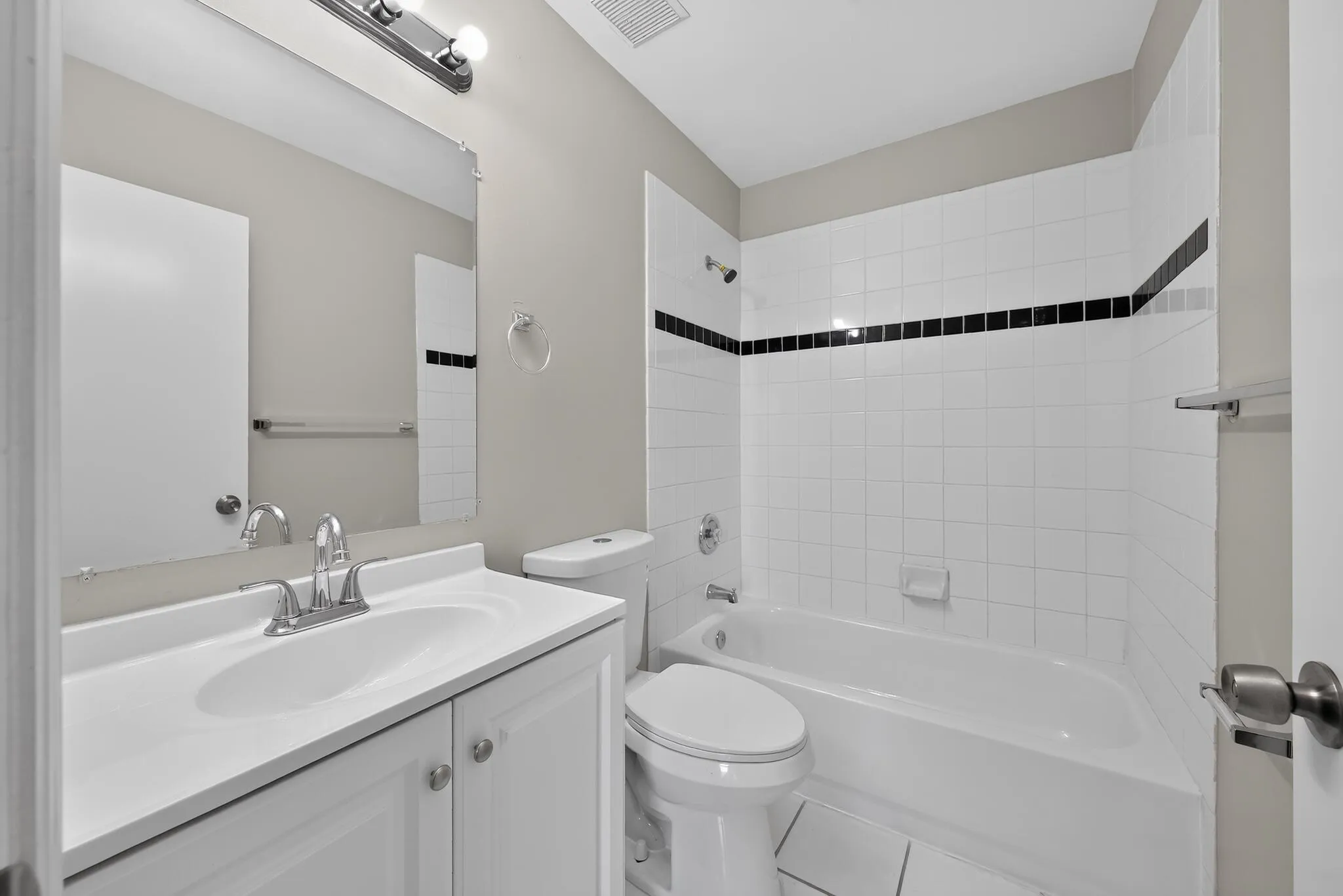 29_5287_SW_38th_Way-Bathroom-7219