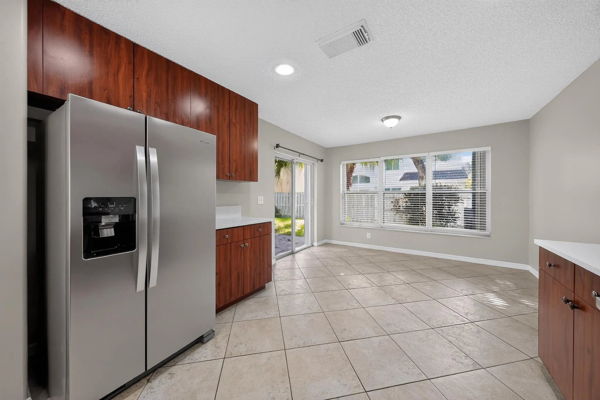 13_5287_SW_38th_Way-Kitchen-7207