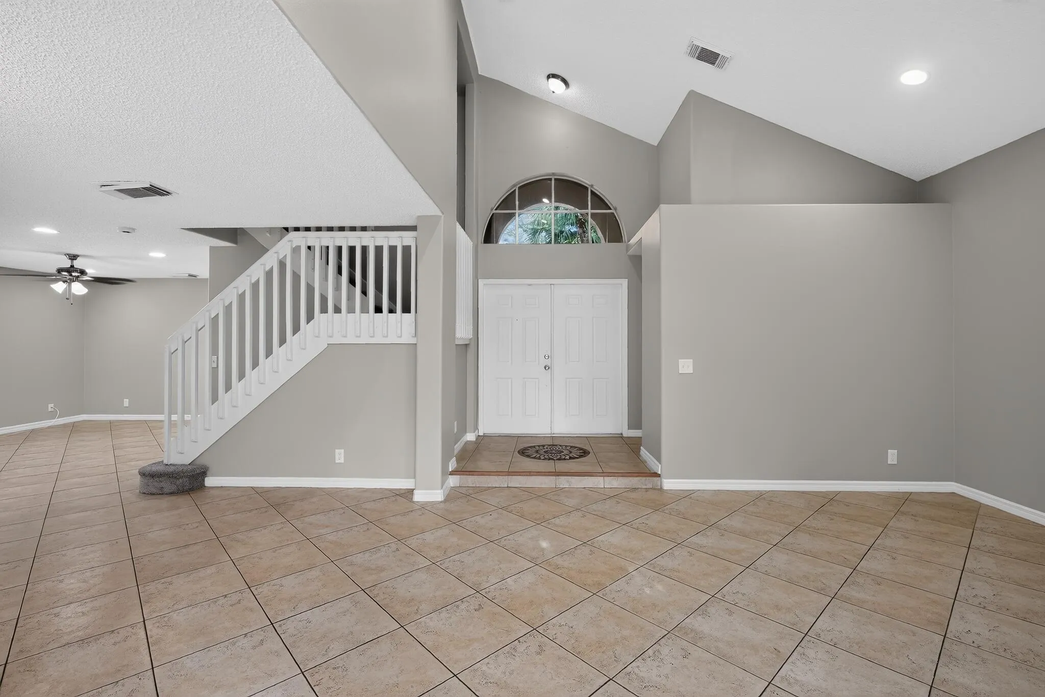 07_5287_SW_38th_Way-Living_room-7197