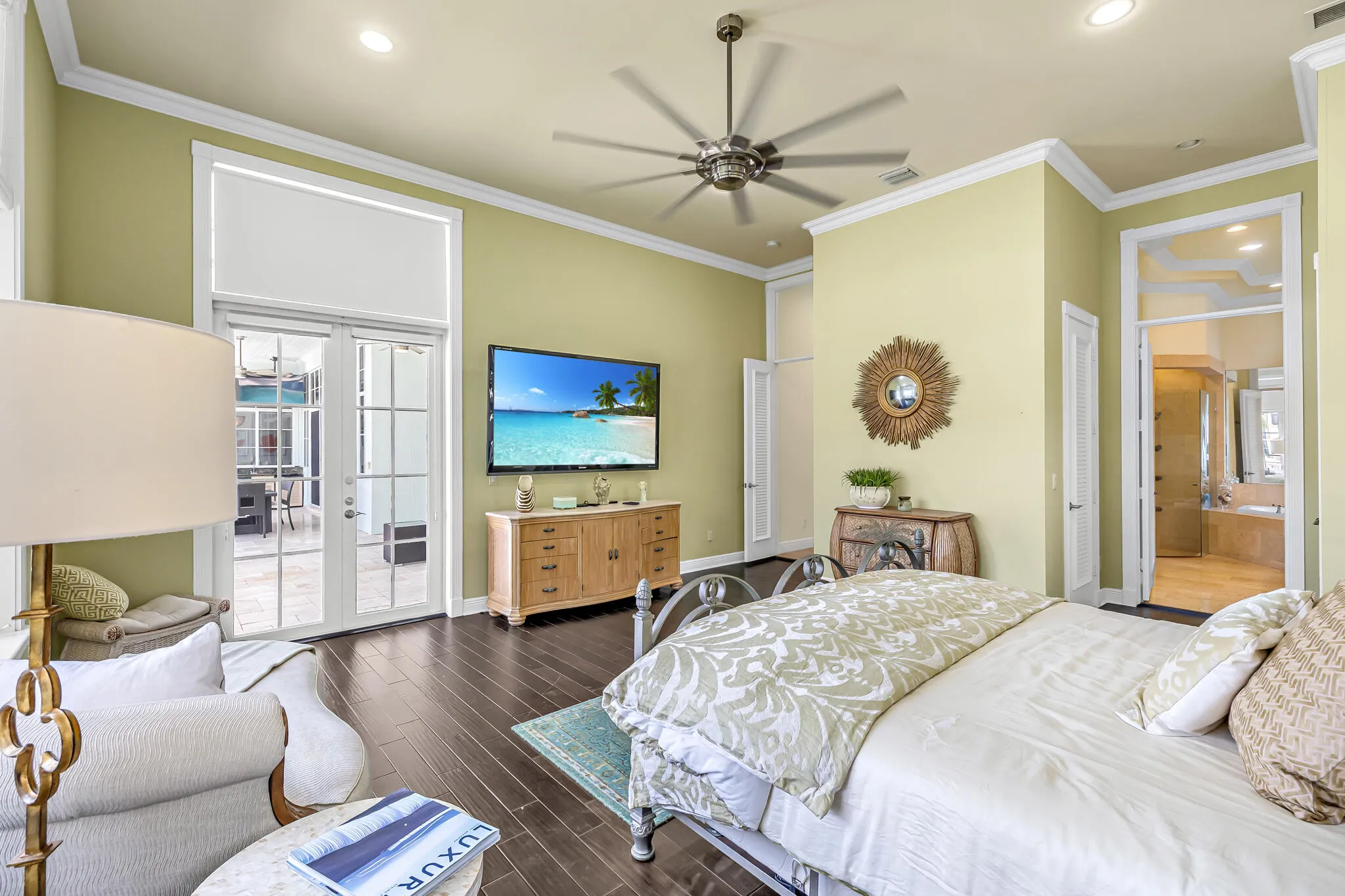 1st floor primary suite