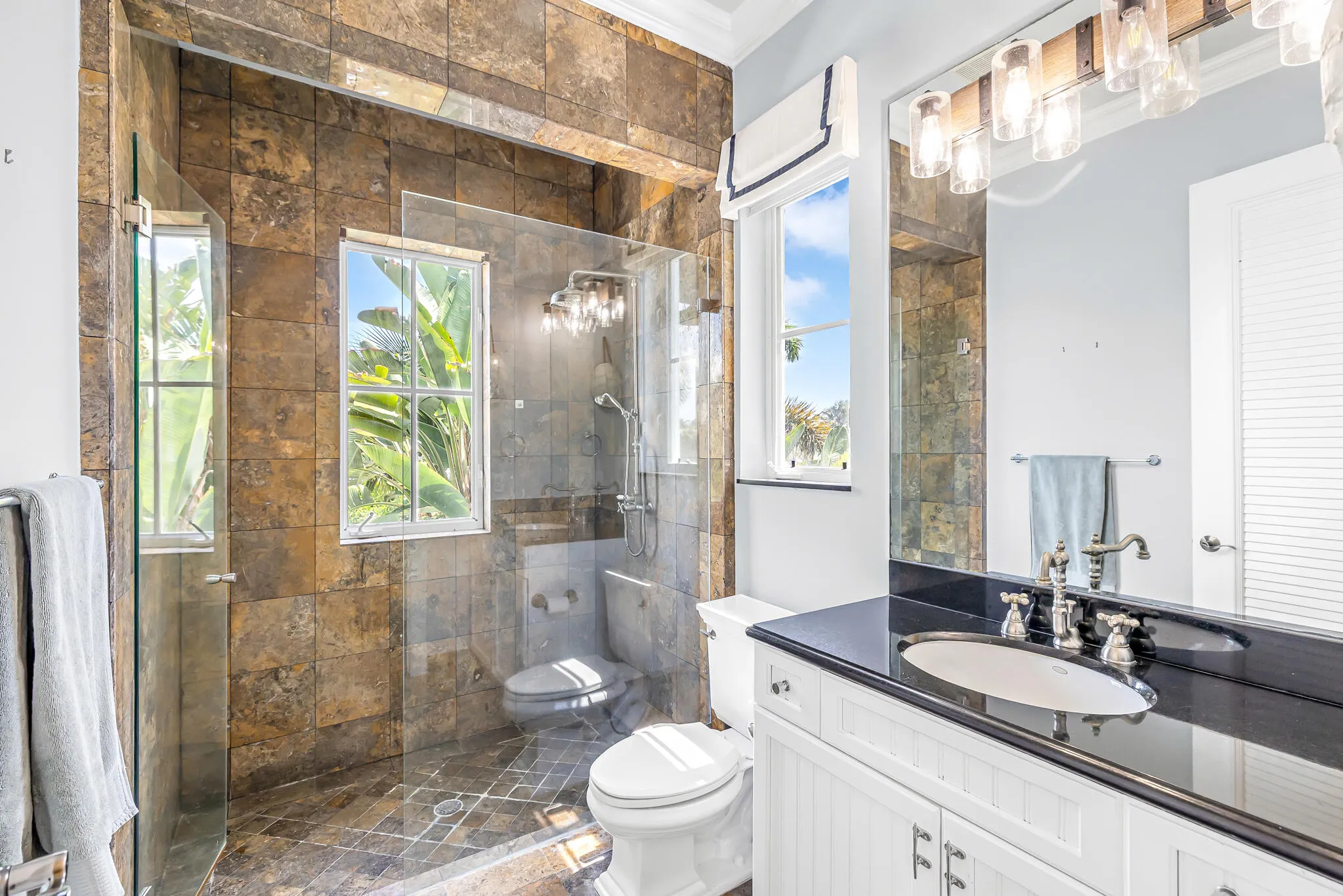 Upstairs bathroom 4