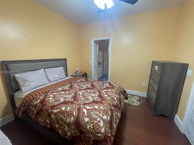 Photo 33