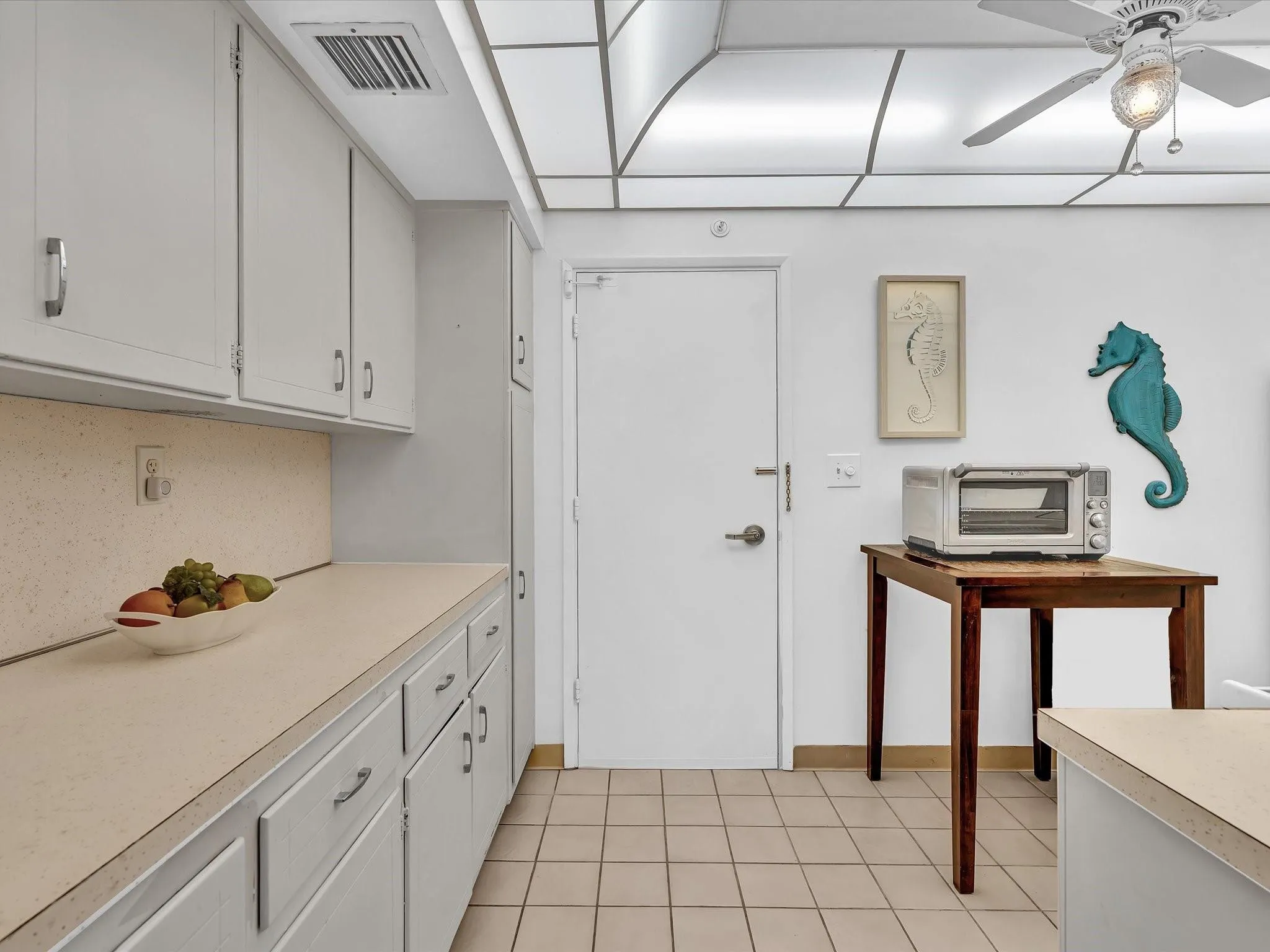Eat in kitchen