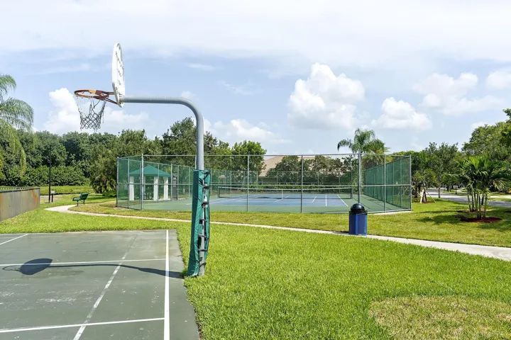 875 Bayside Lane weston FL- - 063