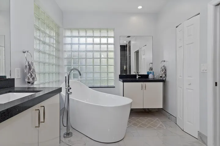 875 Bayside Lane weston FL- - 051