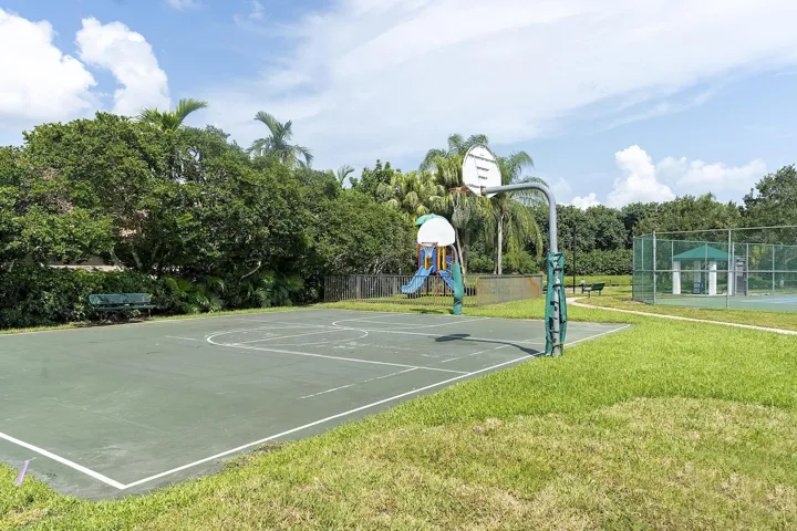 875 Bayside Lane weston FL- - 062