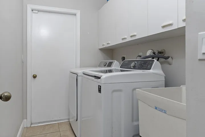 875 Bayside Lane weston FL- - 043